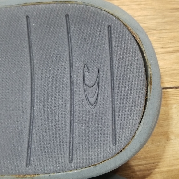 O"NEILL Gray & Green Flip Flop Sandals - Picture 10 of 10